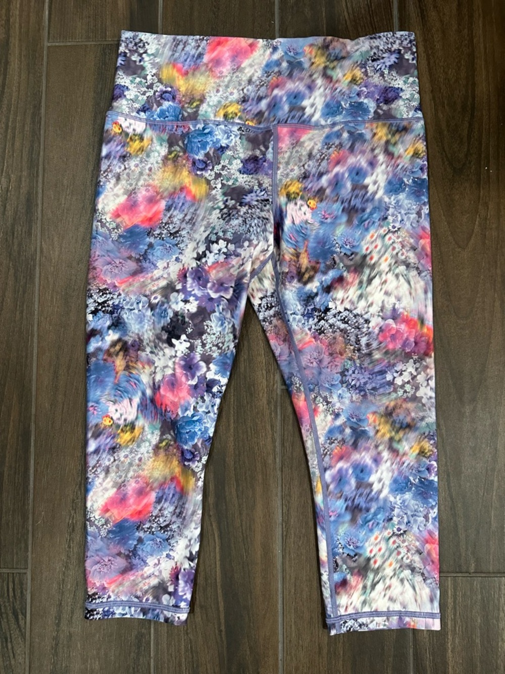 Athleta floral Elation Capri L